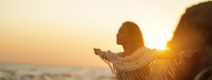 mujer libre al viento